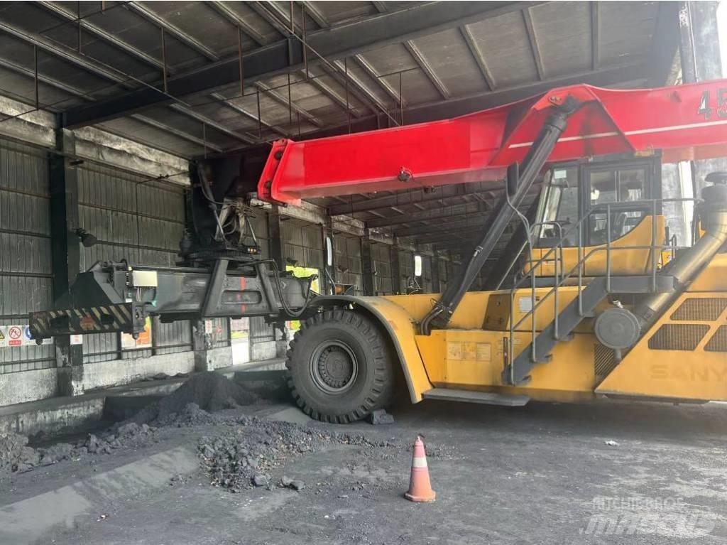 Sany SRSC 45 리치 스태커