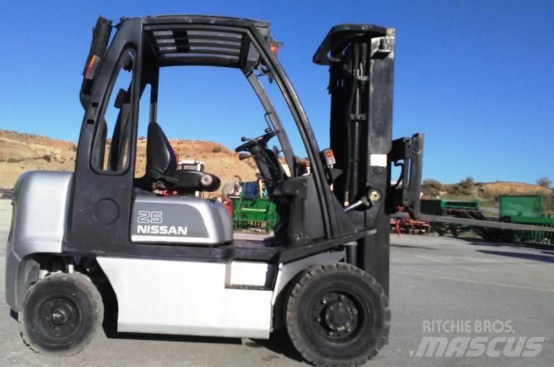 Nissan FD02A25Q 디젤 지게차