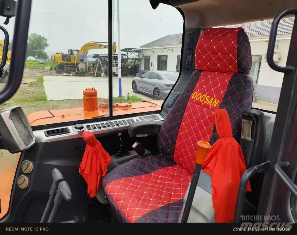 Doosan DX 60 소형 굴삭기 7톤 미만