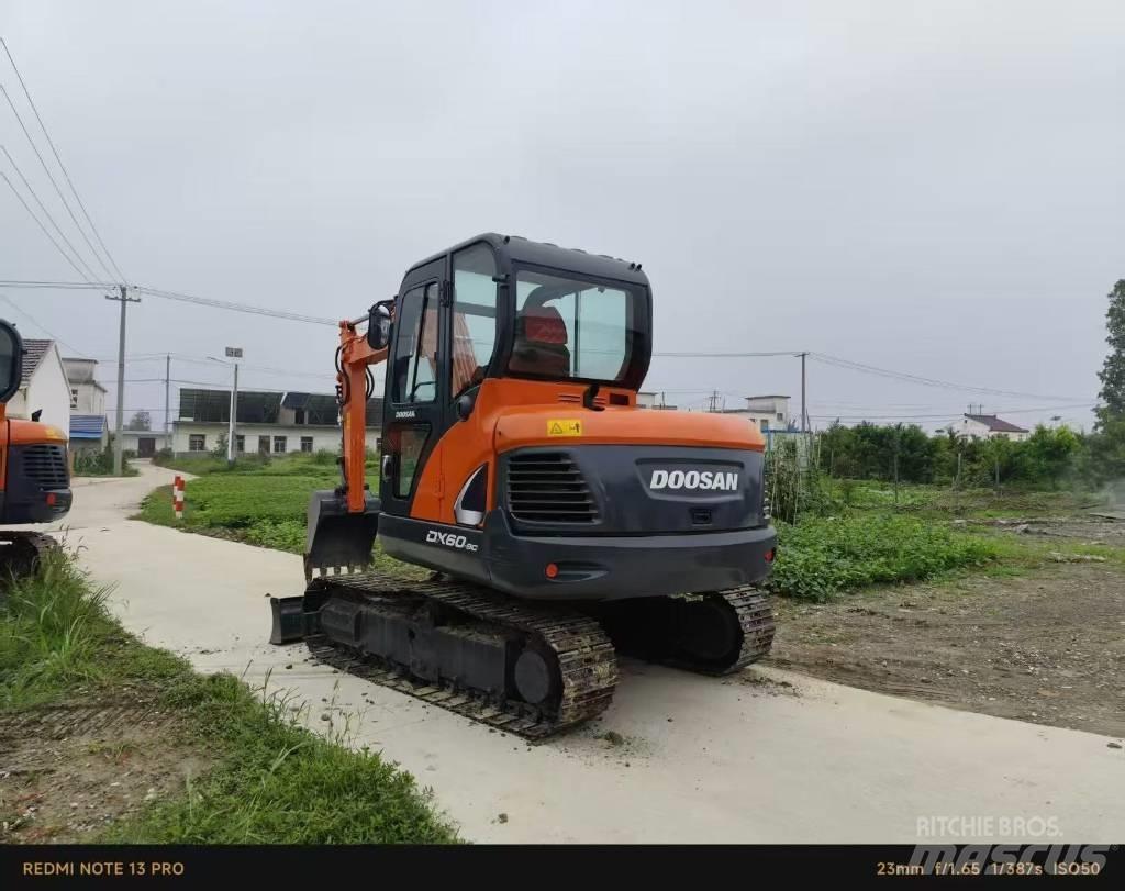 Doosan DX 60 소형 굴삭기 7톤 미만