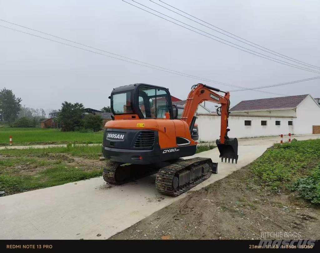 Doosan DX 60 소형 굴삭기 7톤 미만