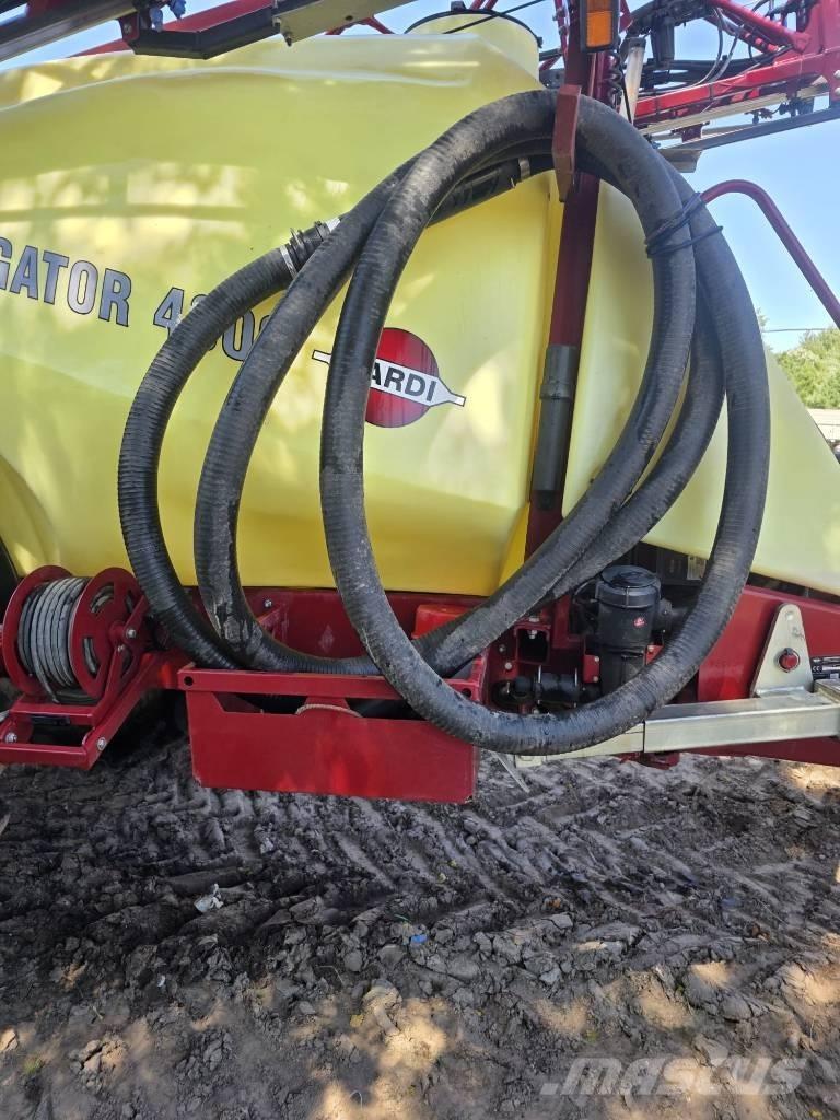 Hardi Navigator 4000 견인형 분무기