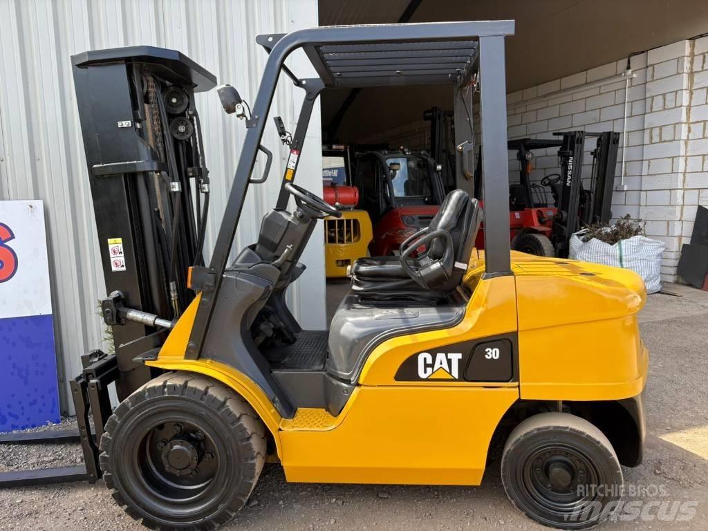 CAT DP30NT 디젤 지게차