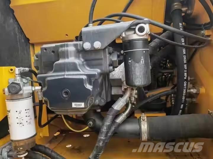 Komatsu PC 200 대형 굴삭기 29톤 이상