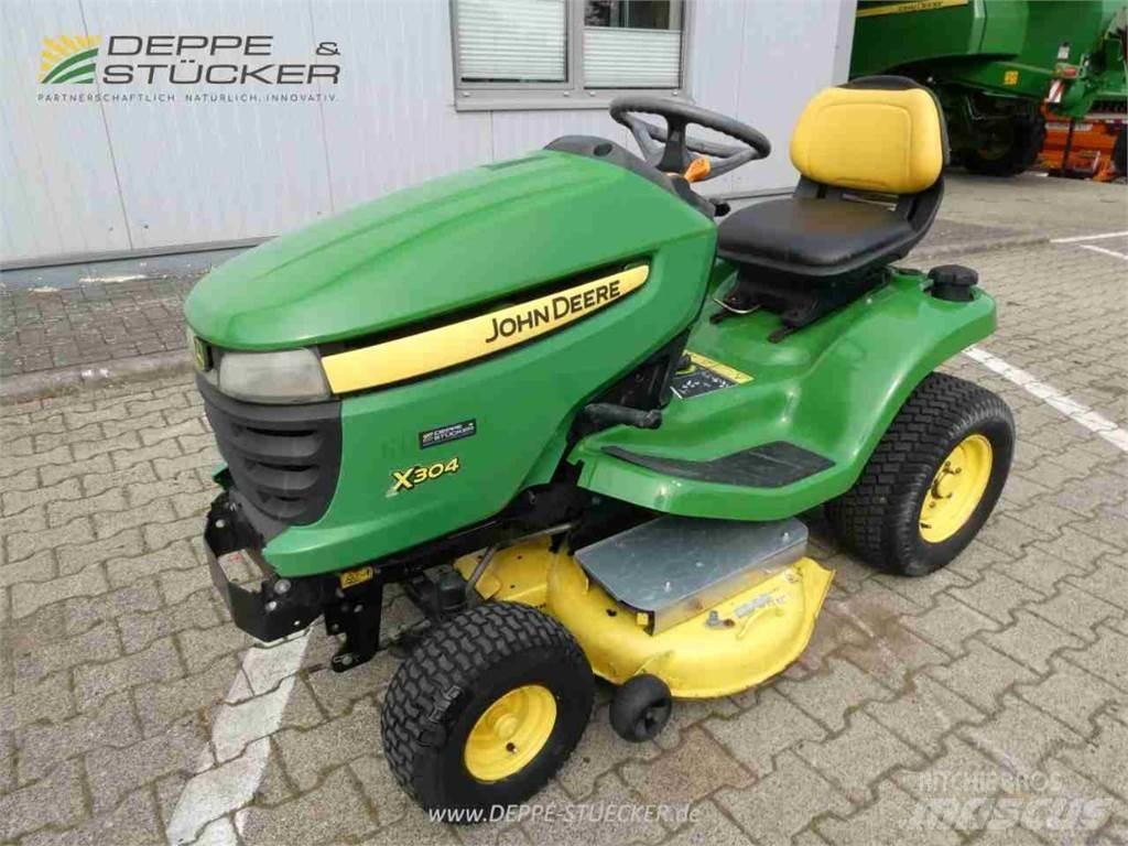 John Deere X304 제초기