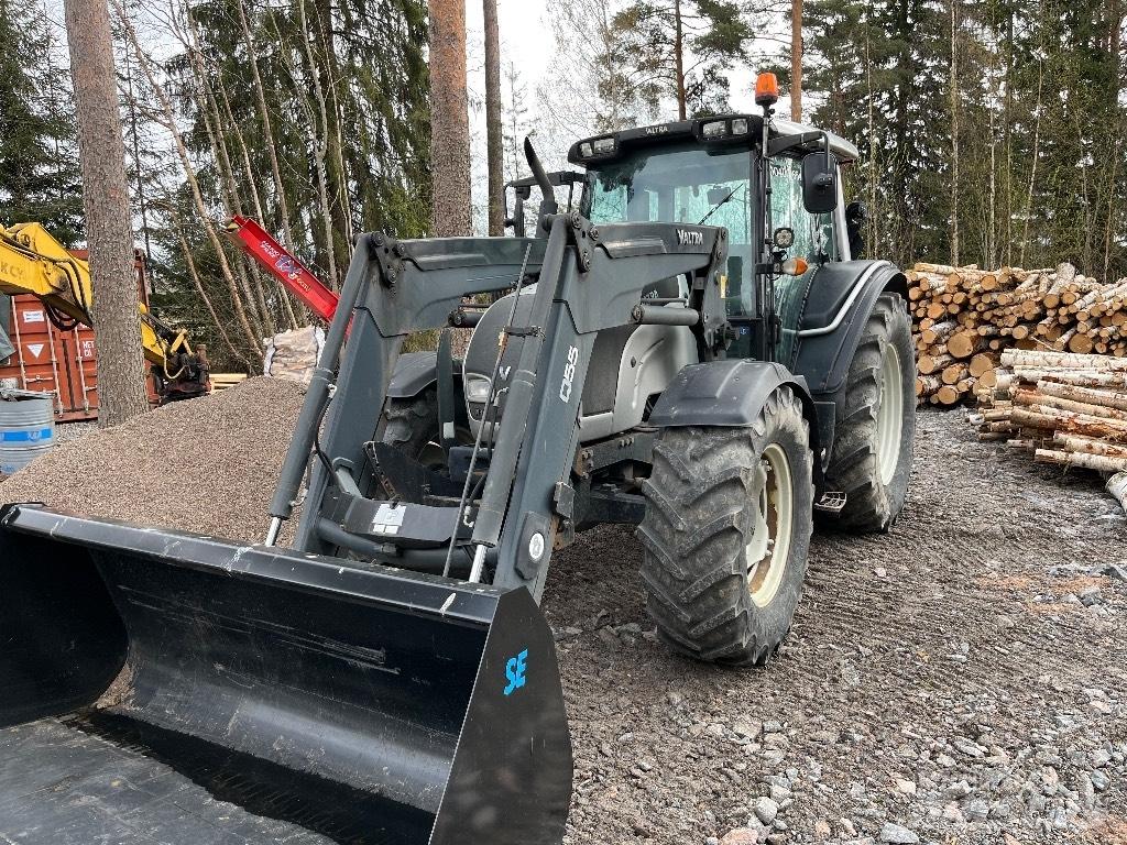 Valtra N 121 HT 트랙터
