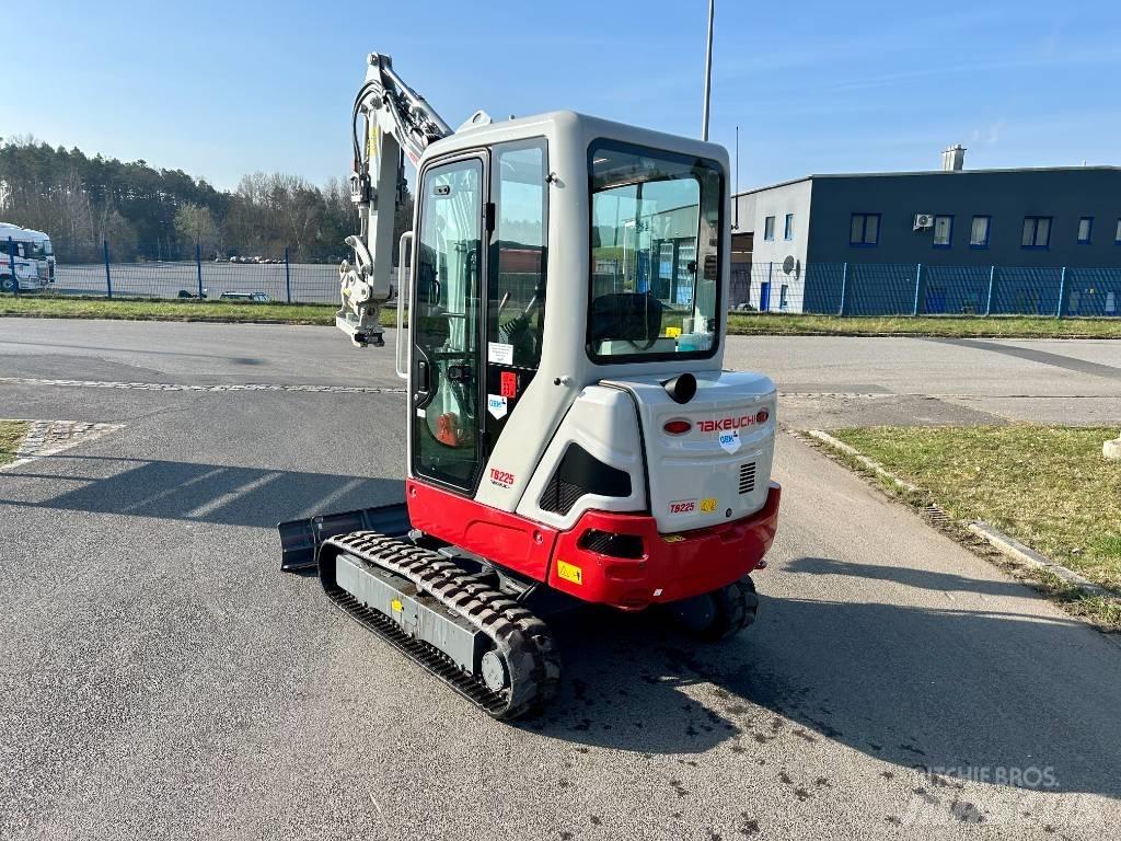 Takeuchi TB 225 소형 굴삭기 7톤 미만