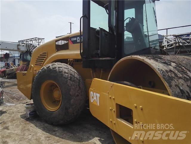 CAT CS 56 B 싱글 드럼 롤러