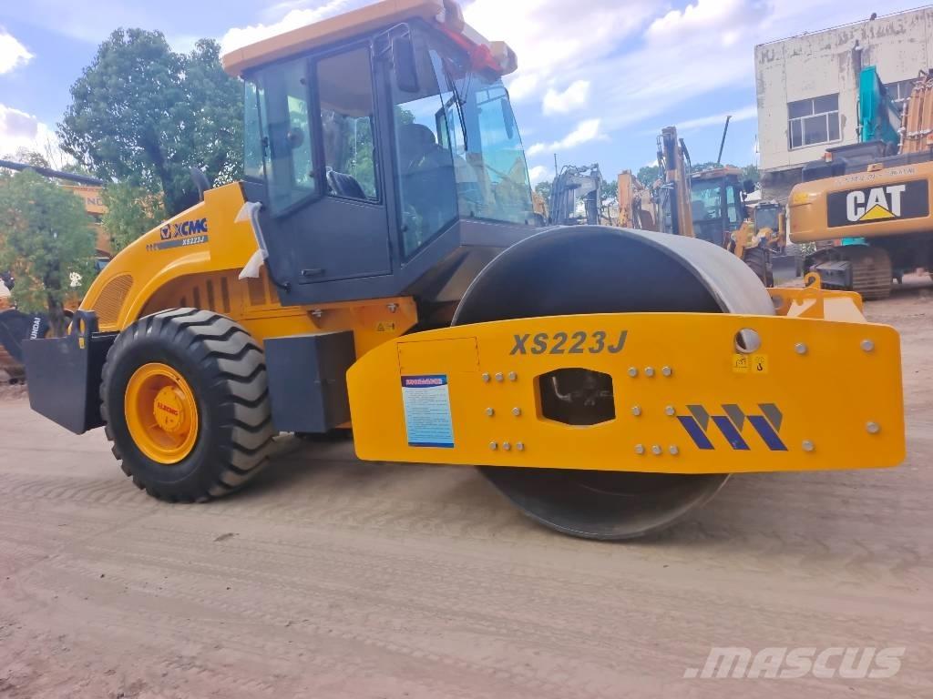 XCMG XS223J 싱글 드럼 롤러