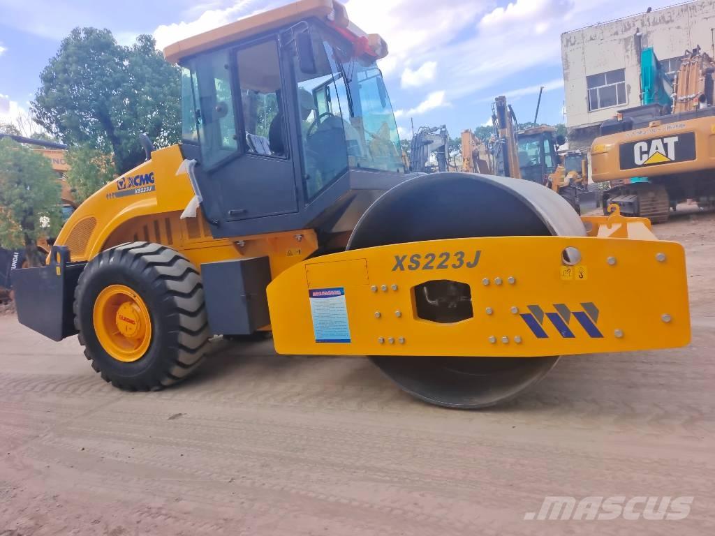 XCMG XS223J 싱글 드럼 롤러
