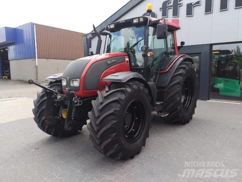 Valtra N 141 트랙터