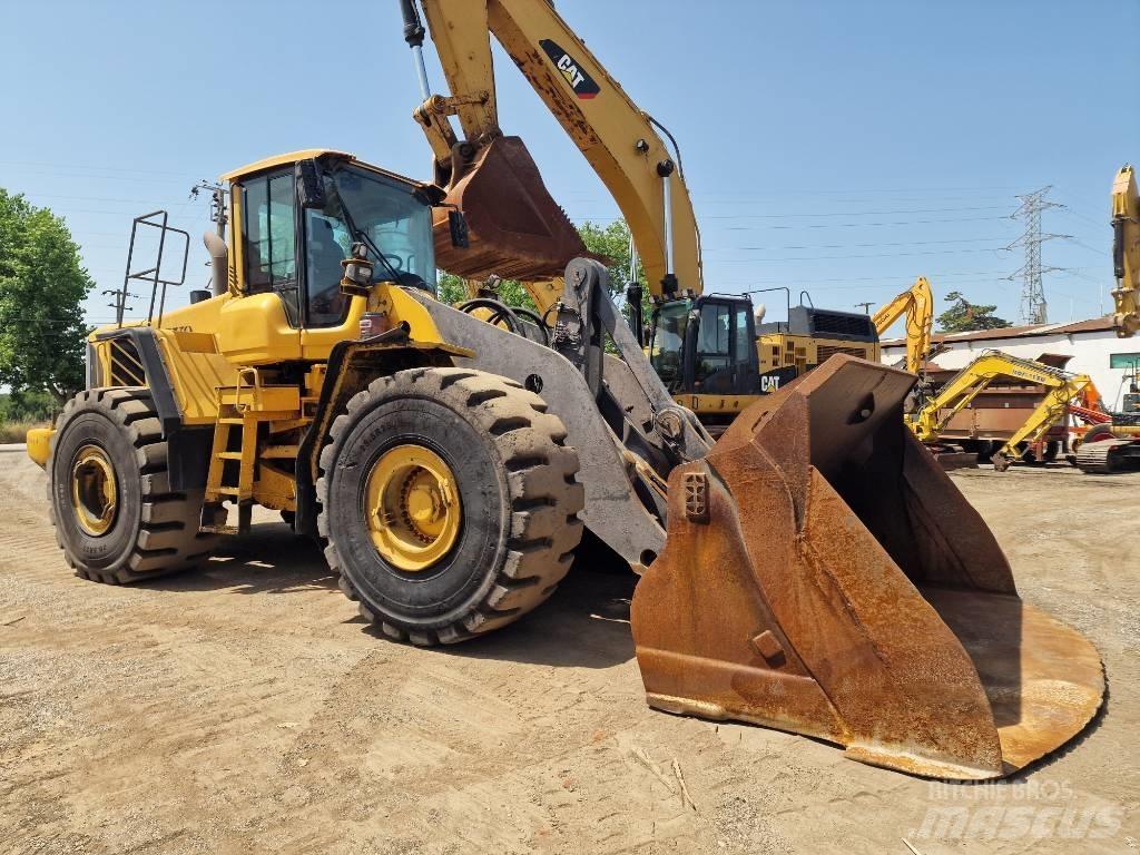 Volvo L 220 F  휠로우더