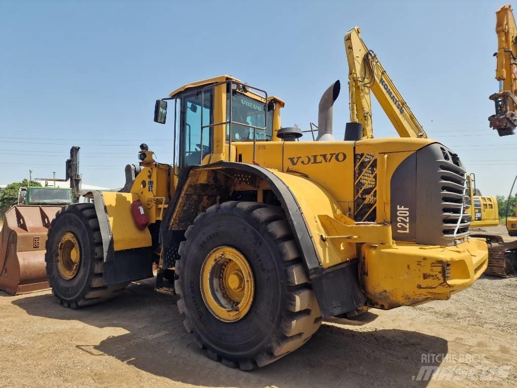 Volvo L 220 F  휠로우더