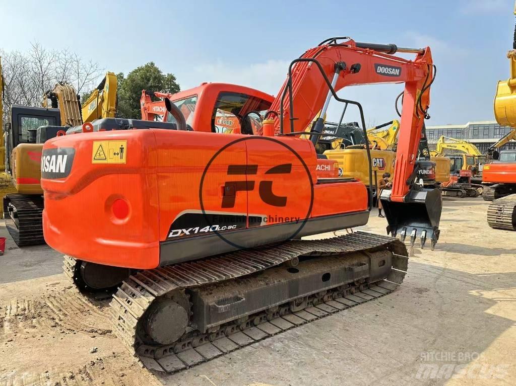 Doosan DX 140 대형 굴삭기 29톤 이상