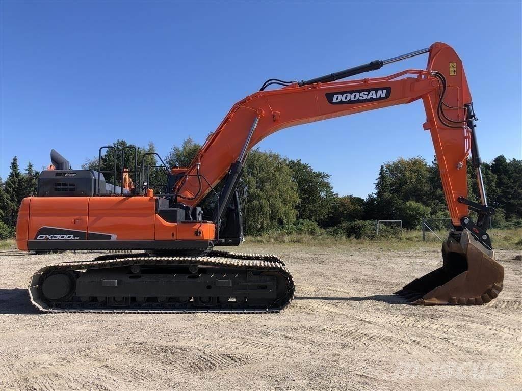 Doosan DX 300 대형 굴삭기 29톤 이상