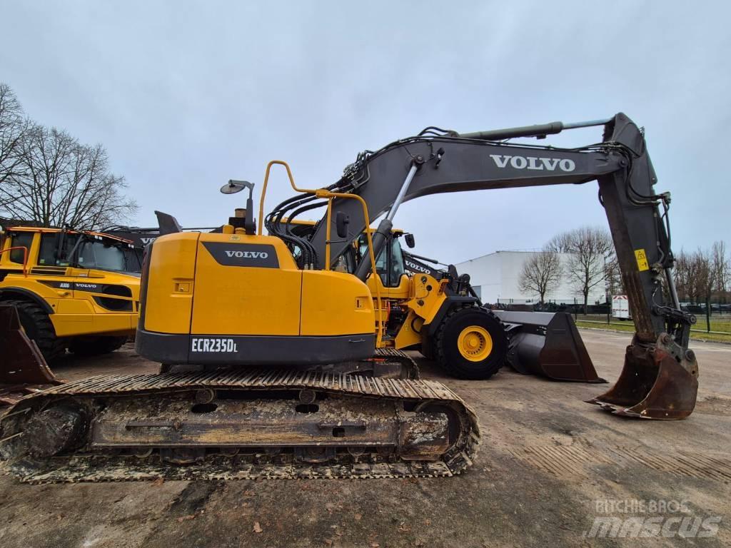 Volvo ECR 235 D 대형 굴삭기 29톤 이상