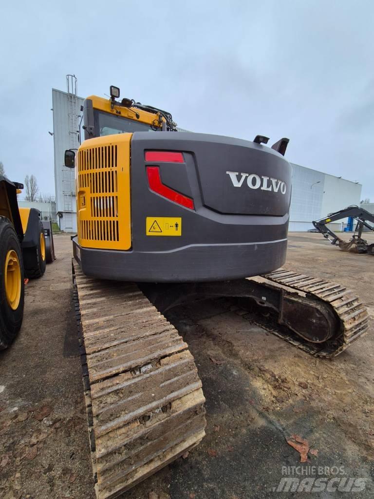 Volvo ECR 235 D 대형 굴삭기 29톤 이상