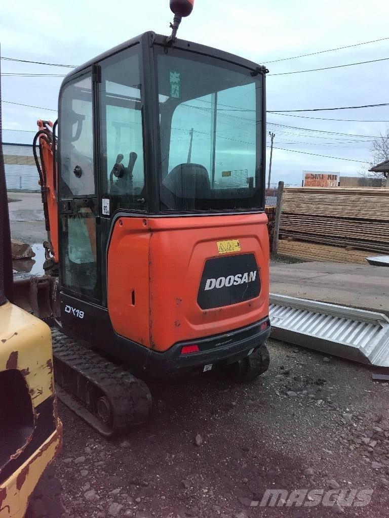 Doosan DX 19 소형 굴삭기 7톤 미만
