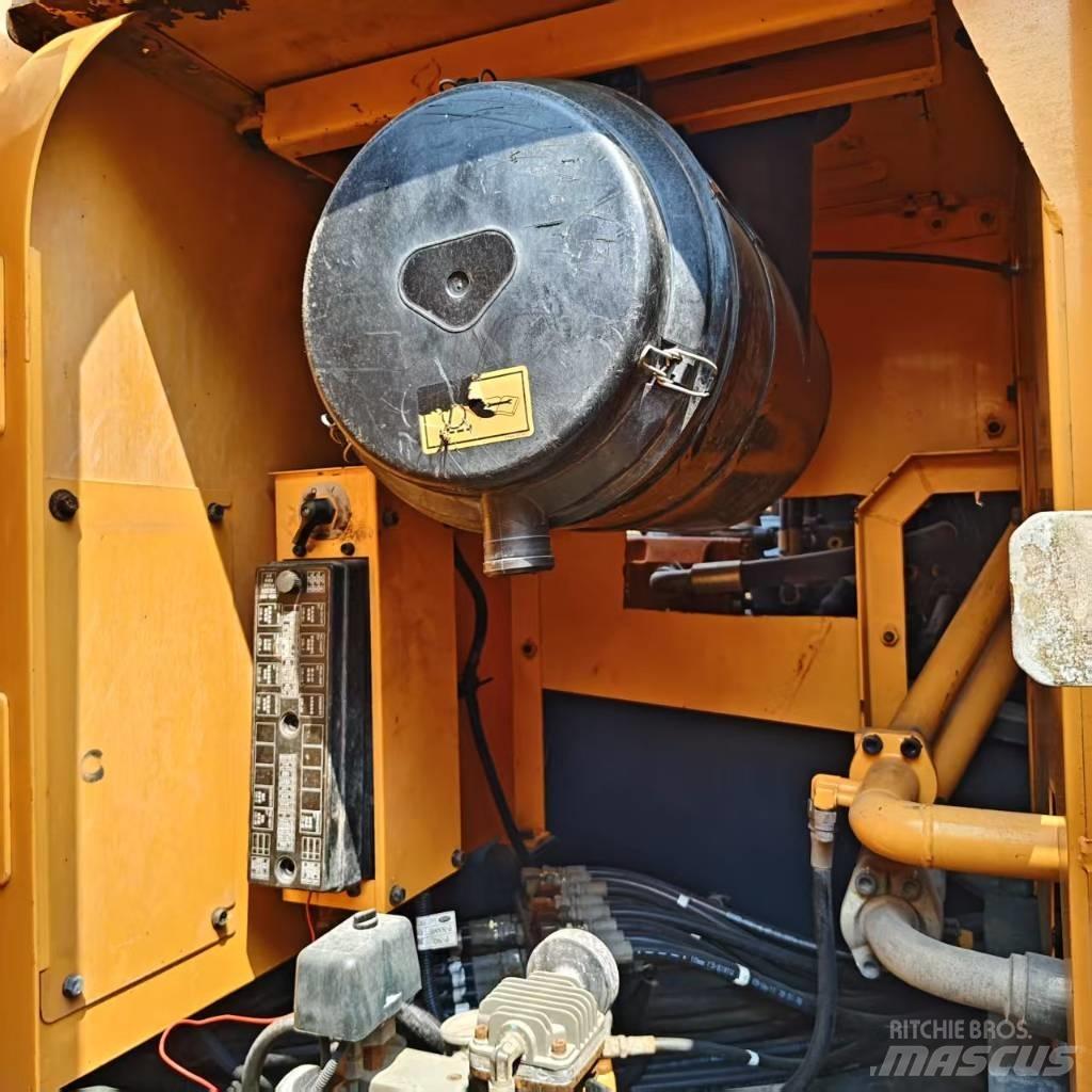 Hyundai Robex 305 LC 대형 굴삭기 29톤 이상