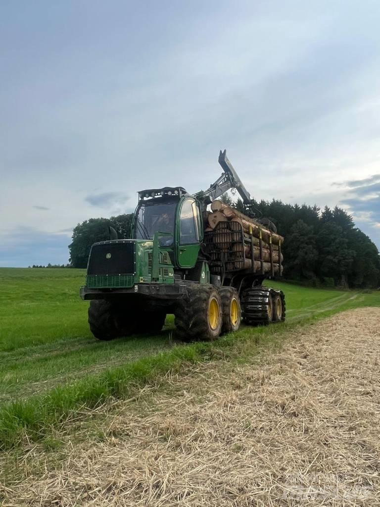 John Deere 1110E 원목 포워더