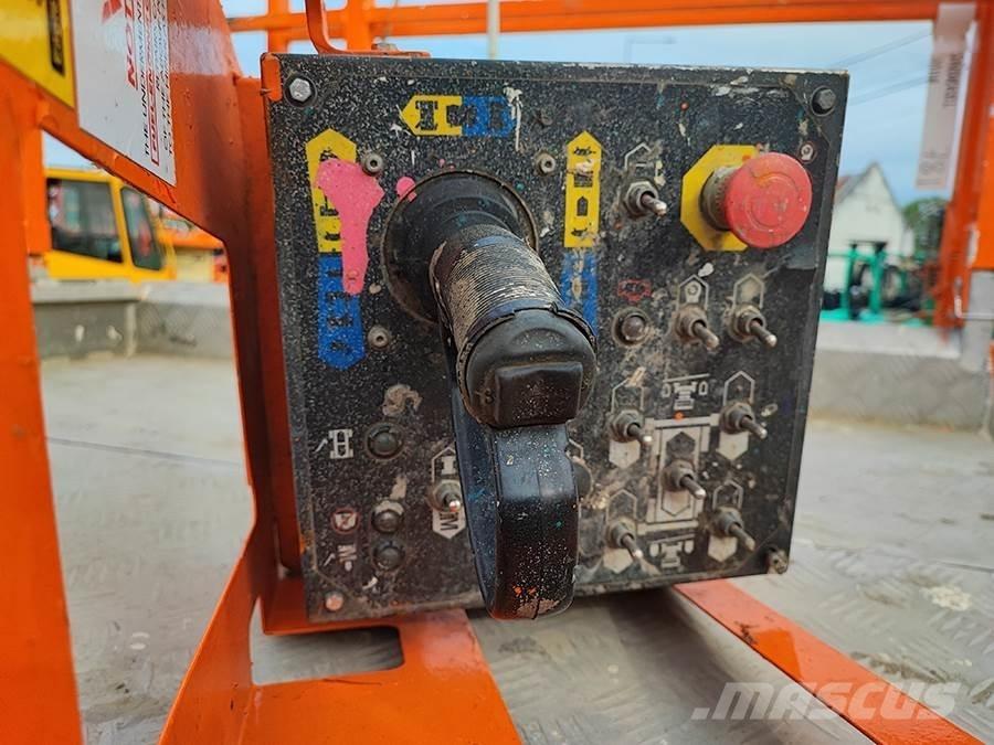 Snorkel S2755RT 가위형 리프트