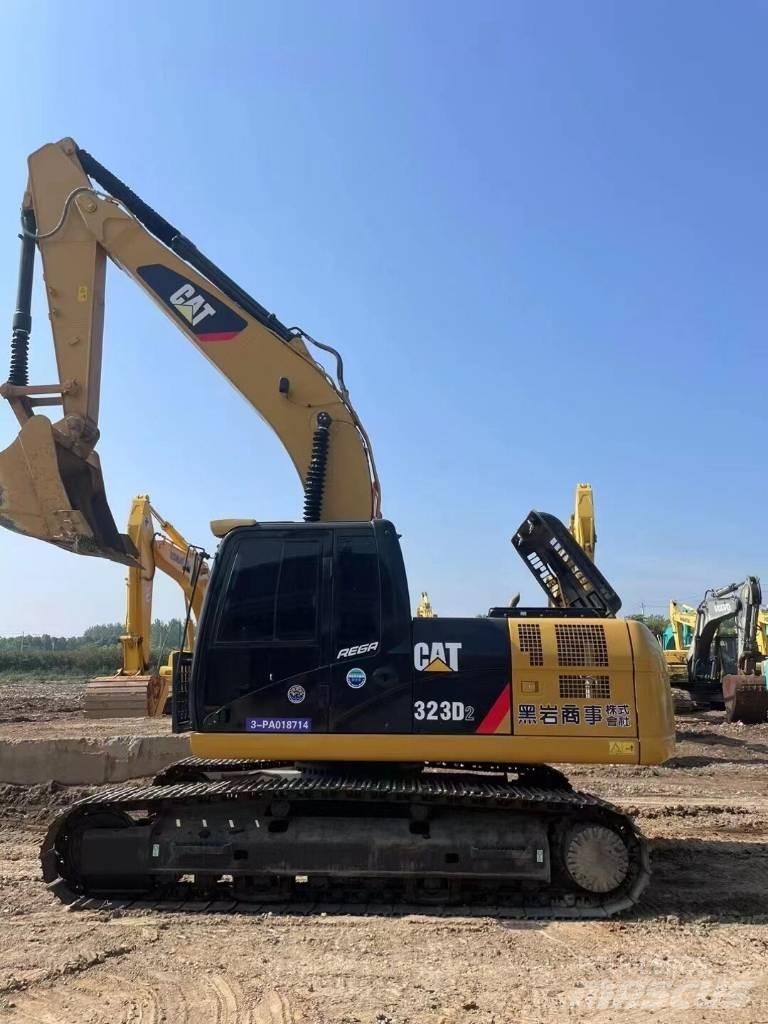 CAT 323 D 대형 굴삭기 29톤 이상