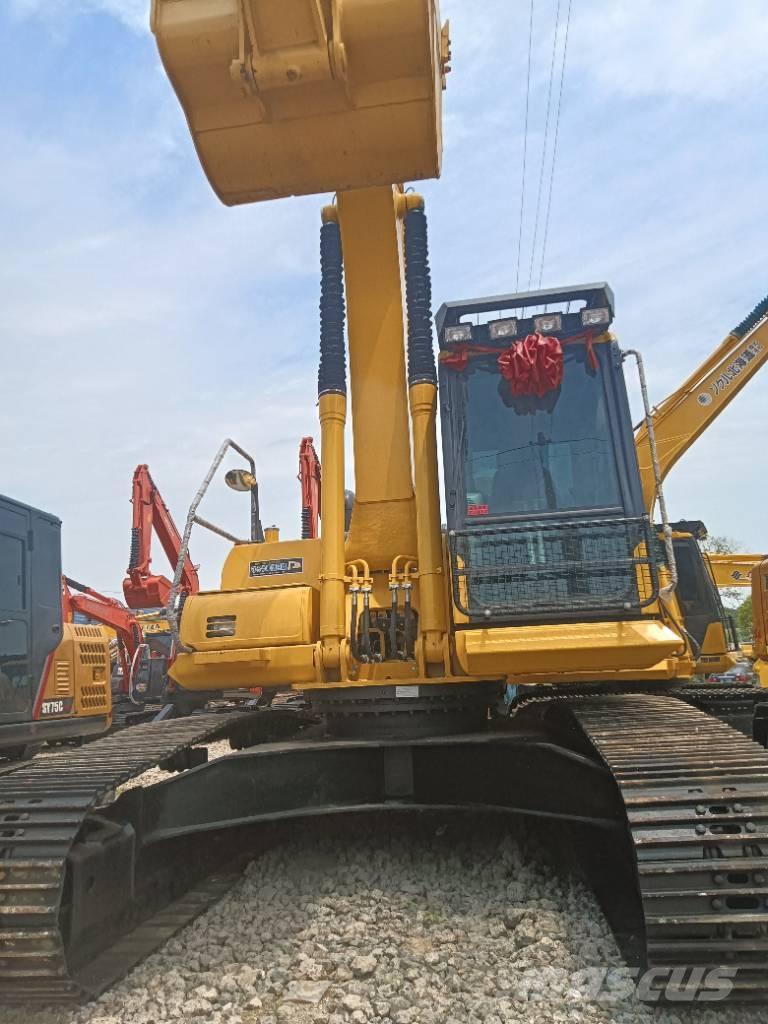Komatsu PC 240 대형 굴삭기 29톤 이상