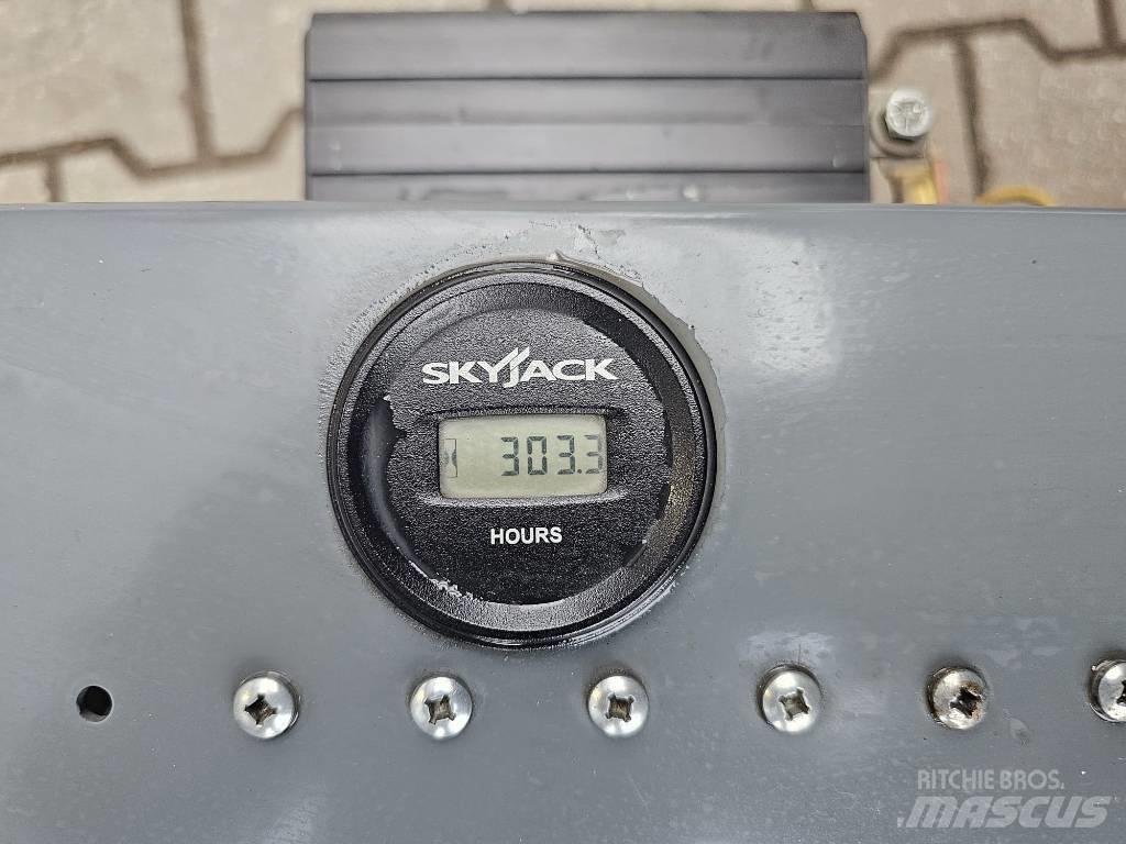 SkyJack SJ III4632 가위형 리프트