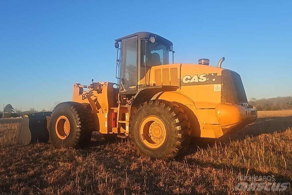 CASE 821 E  휠로우더