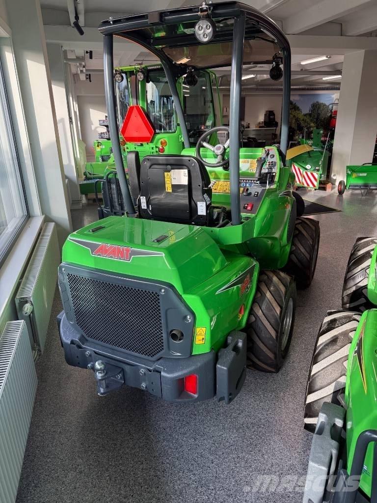 Avant 528  스키드로더