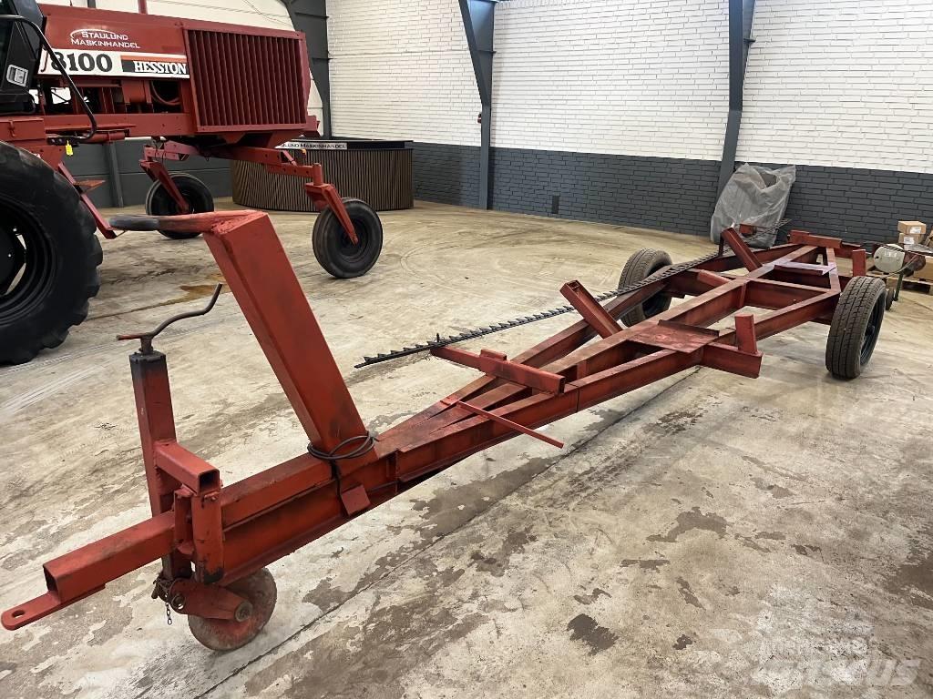 Hesston 8100 수확기