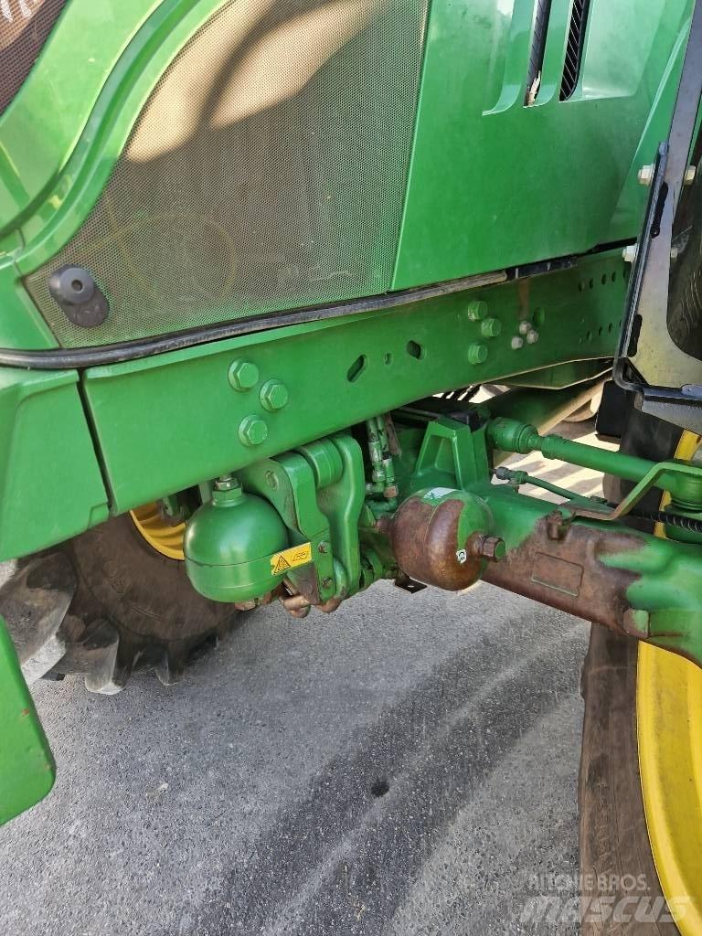 John Deere 6215 R 트랙터