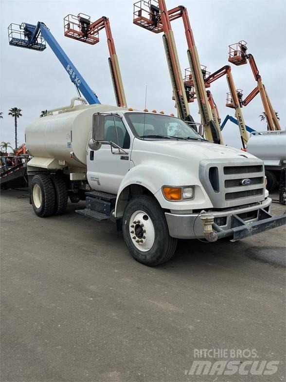 Ford F750 탱커 트럭
