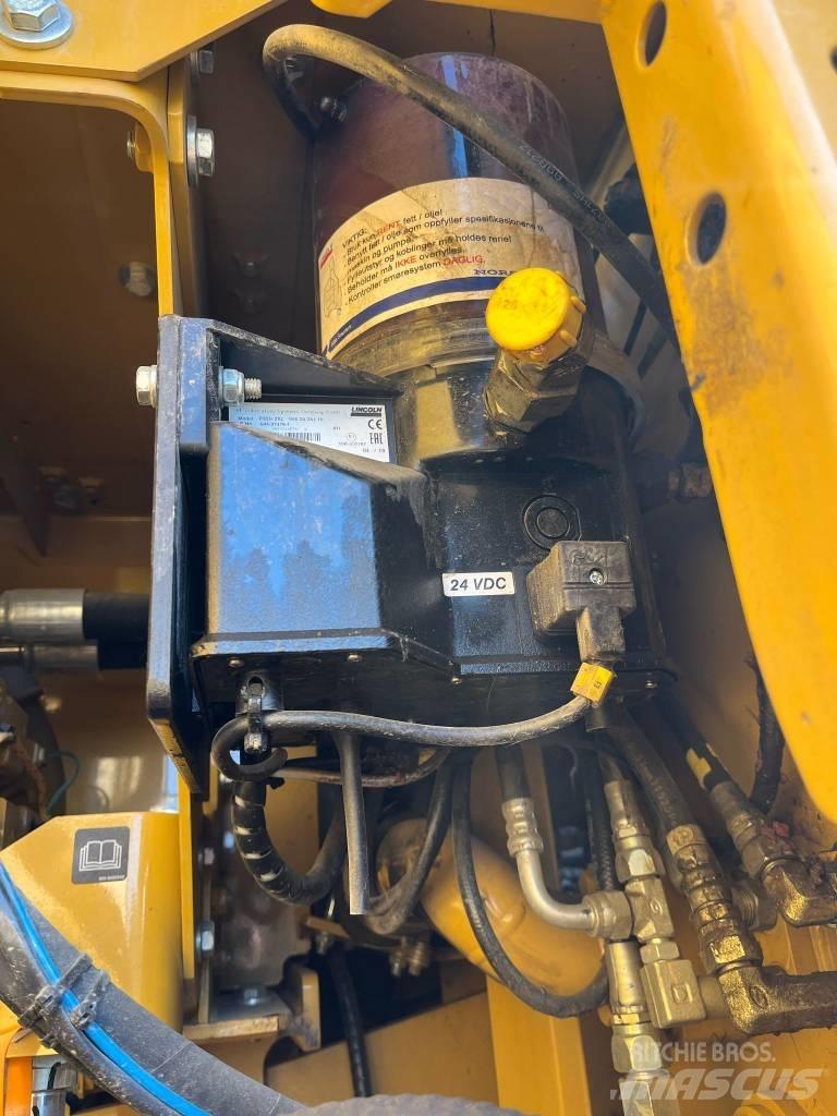 CAT 323 대형 굴삭기 29톤 이상