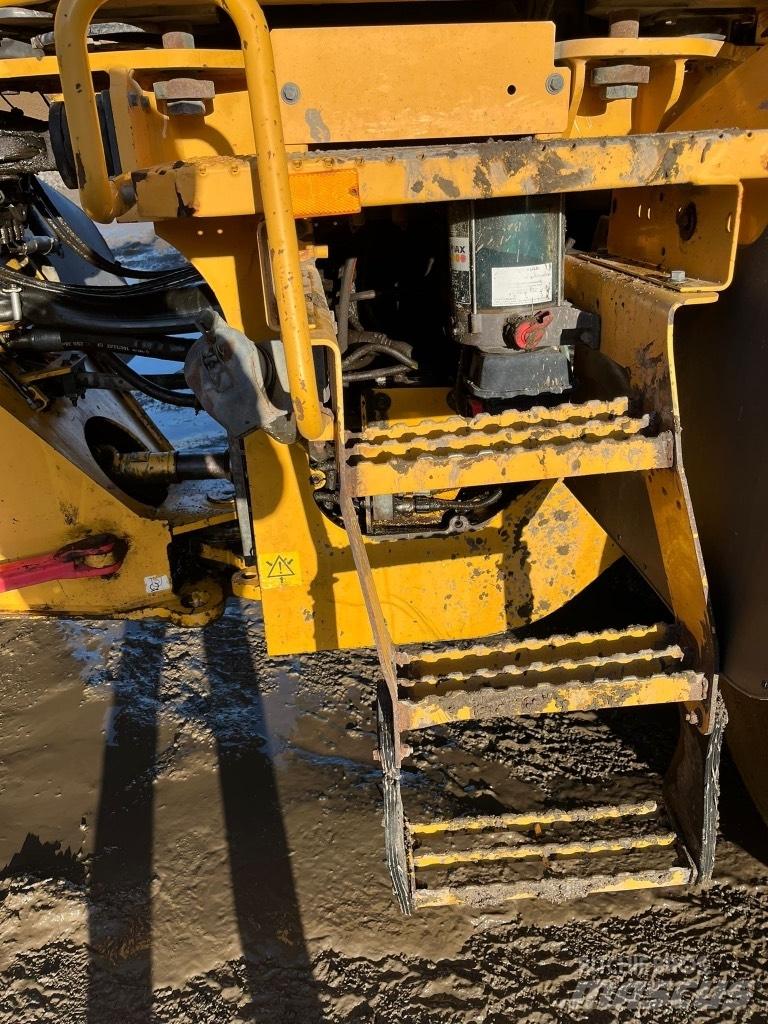 Volvo L 120 F  휠로우더