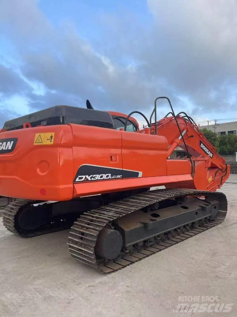 Doosan DX300LC-9C 대형 굴삭기 29톤 이상