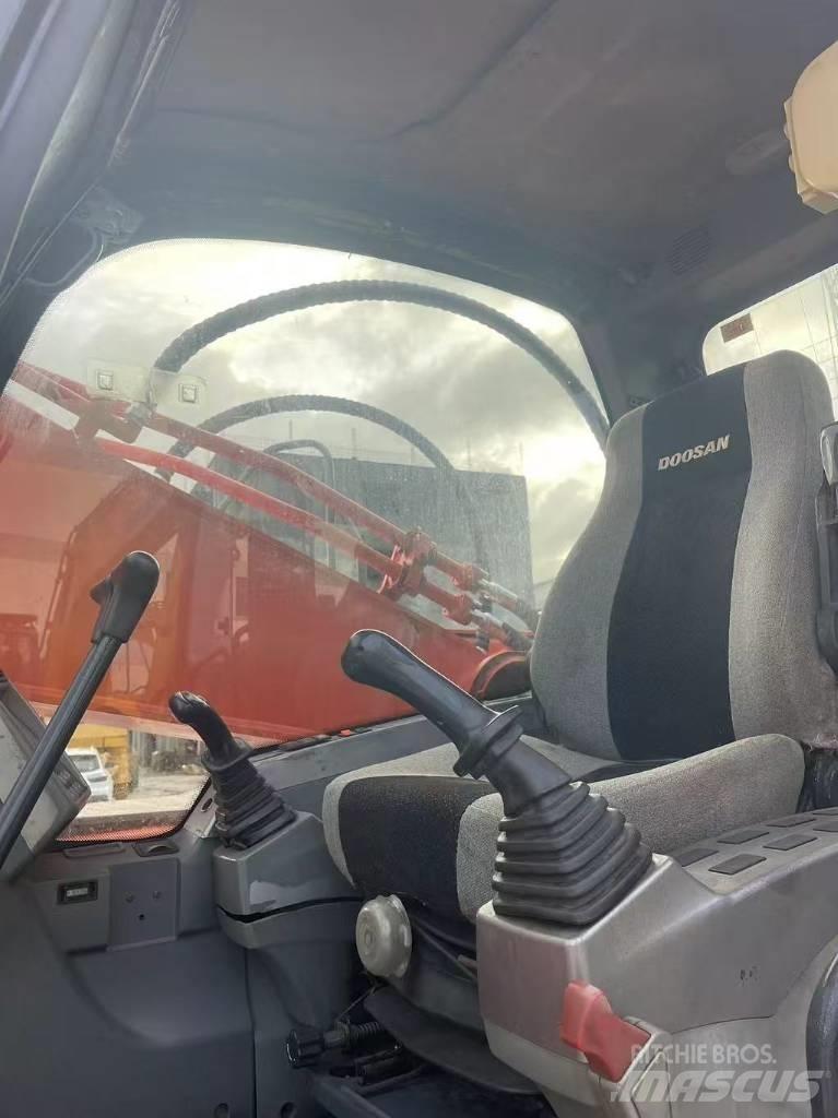 Doosan DX300LC-9C 대형 굴삭기 29톤 이상