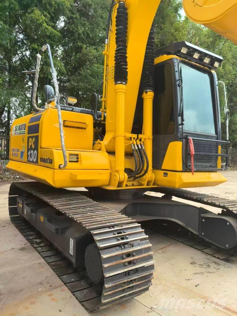 Komatsu PC 130 수륙양용 굴삭기