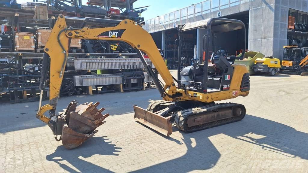 CAT 302.5 소형 굴삭기 7톤 미만