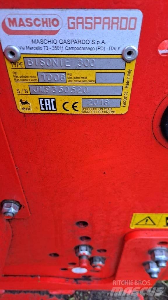Maschio Bisonte 300 목장 제초기 및 토퍼