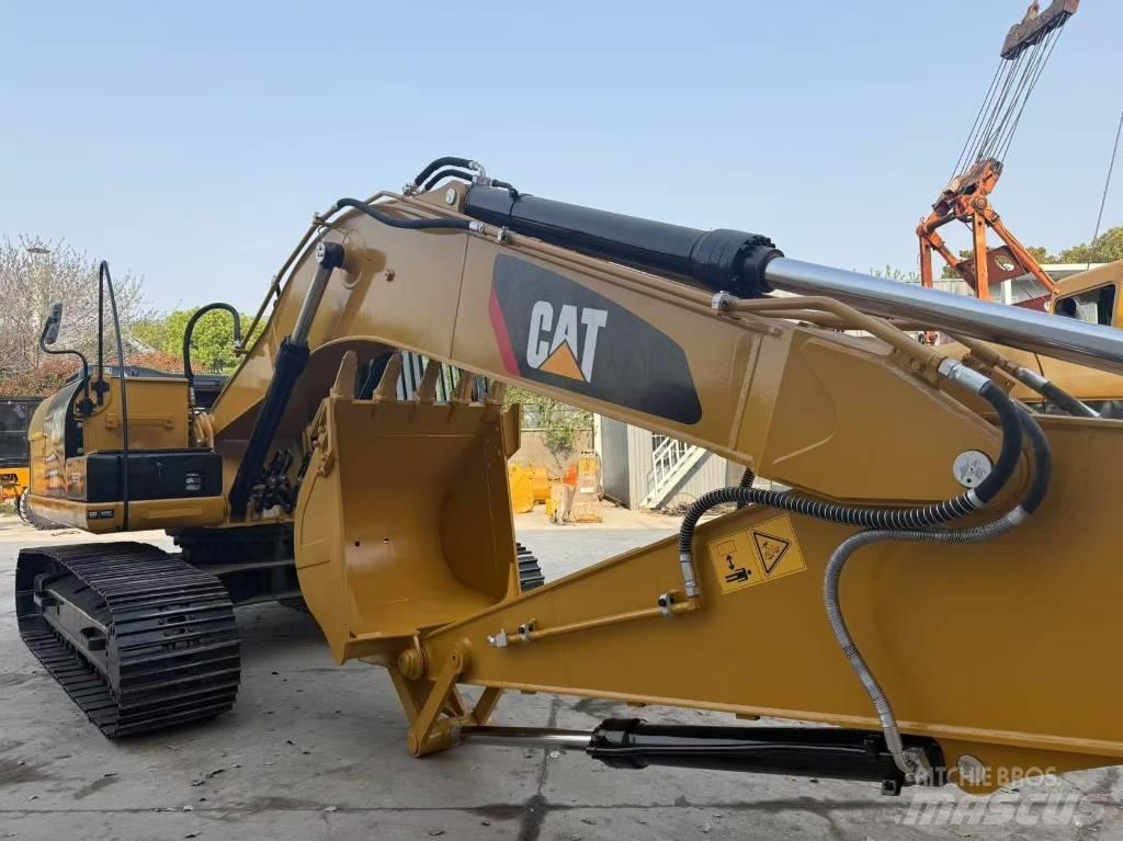 CAT 320 D2 대형 굴삭기 29톤 이상
