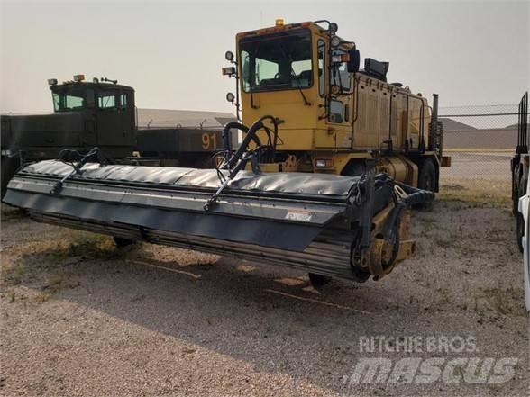 Oshkosh HB2718 건설 장비 - 기타