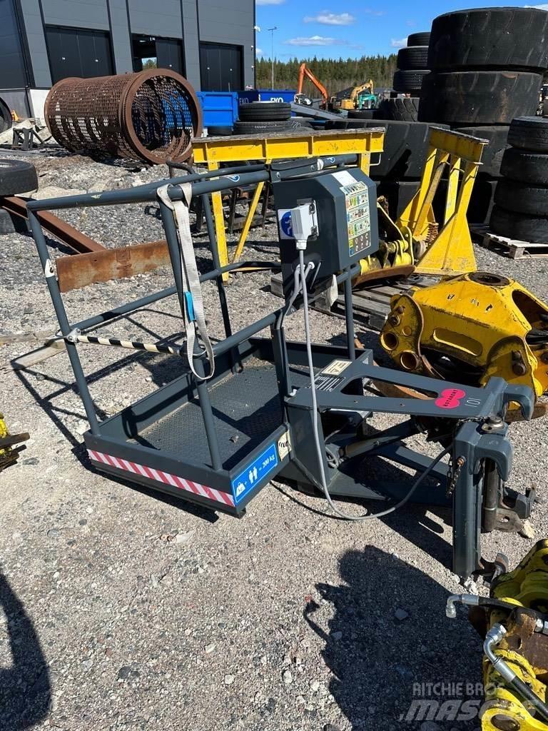 Merlo TF 38 텔러 핸들러
