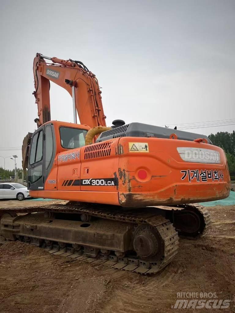 Doosan DX300LCA 대형 굴삭기 29톤 이상