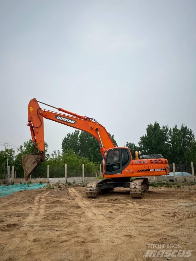 Doosan DX300LCA 대형 굴삭기 29톤 이상