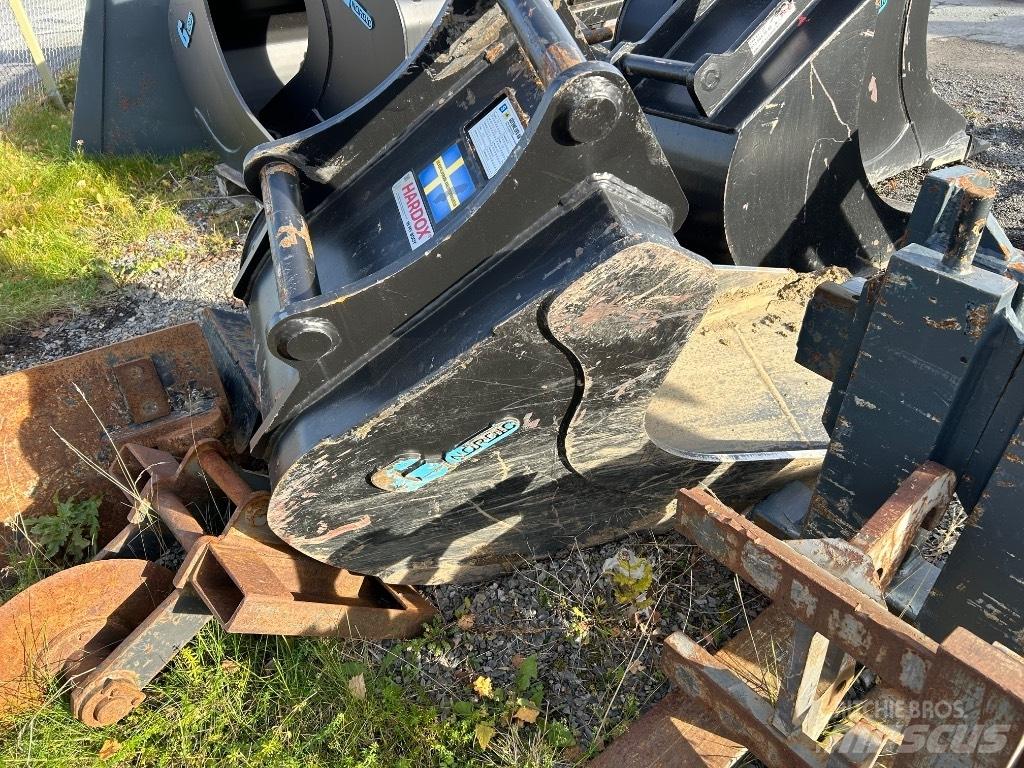 Komatsu PC138US-11E0 대형 굴삭기 29톤 이상