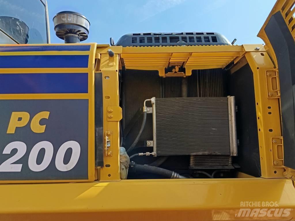 Komatsu PC200 중형굴삭기 7톤-28톤
