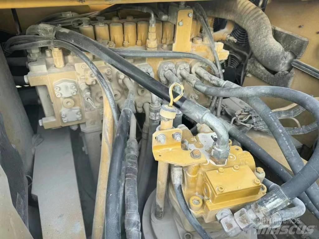 CAT 330 대형 굴삭기 29톤 이상