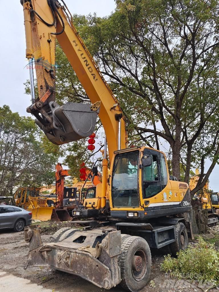 Hyundai R210W-9  휠 굴삭기