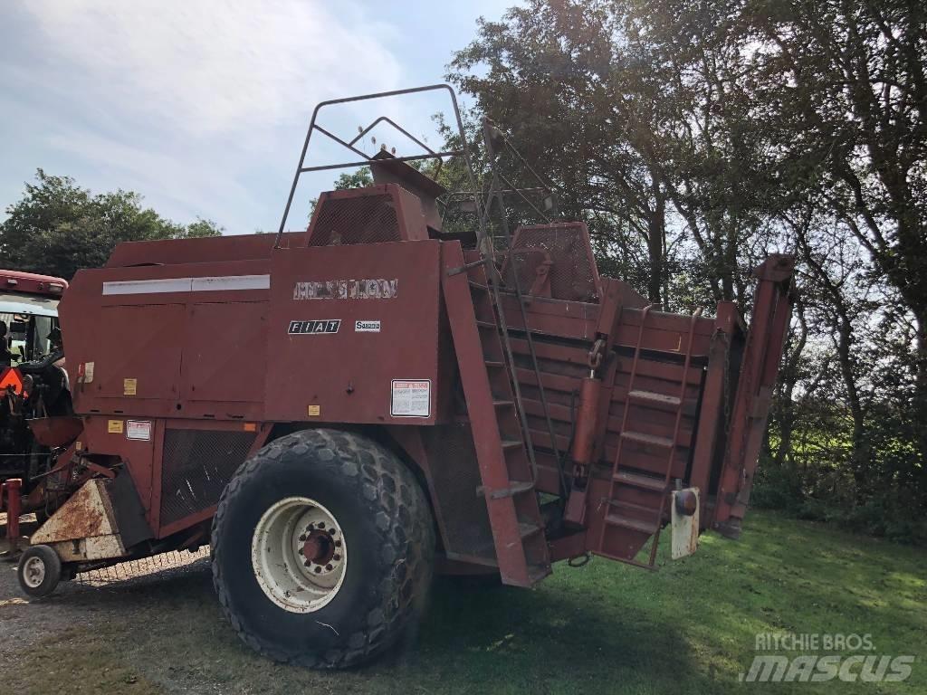 Hesston 4800 각형 곤포기